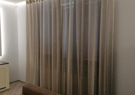 Tende a onda semitrasparenti montate su binario nascosto a soffitto